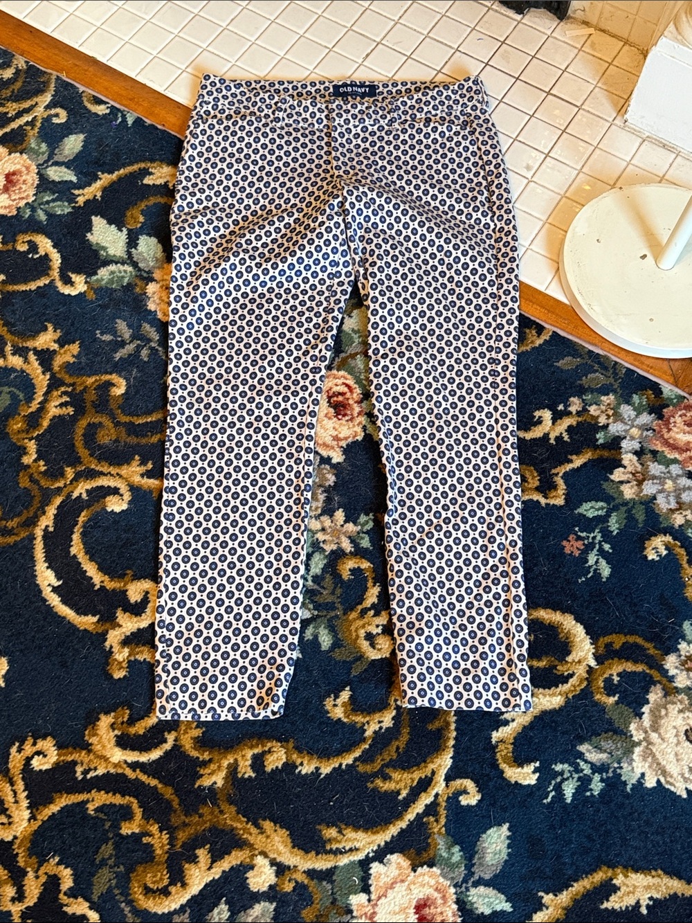 Old‎ Navy Blue and White Printed Crop Pants